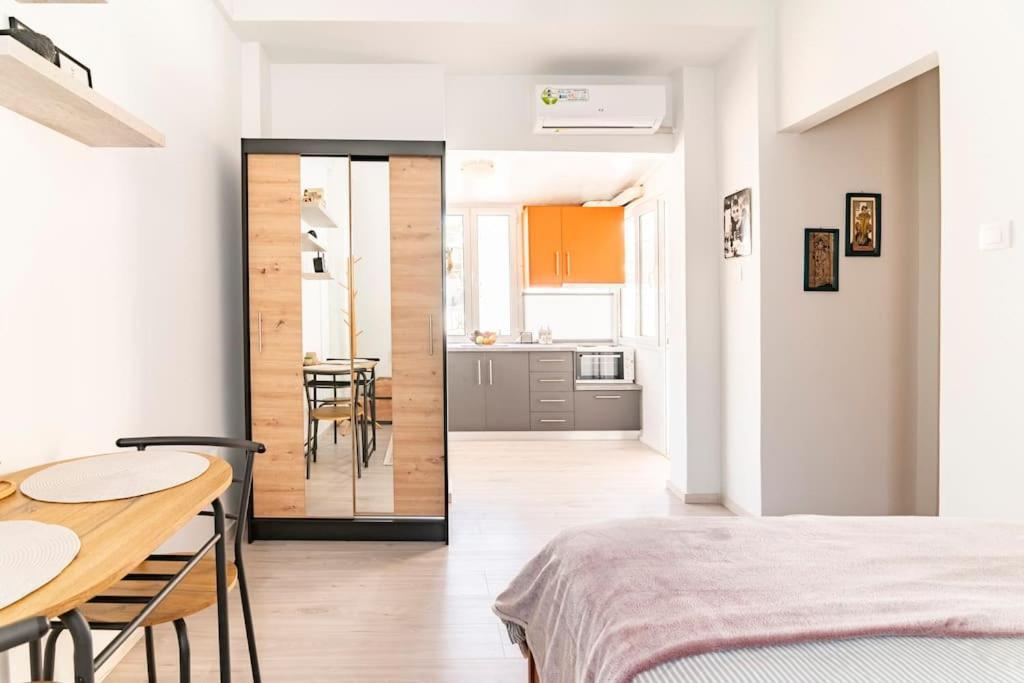 Under The Hill Apartment เอเธนส์ ภายนอก รูปภาพ