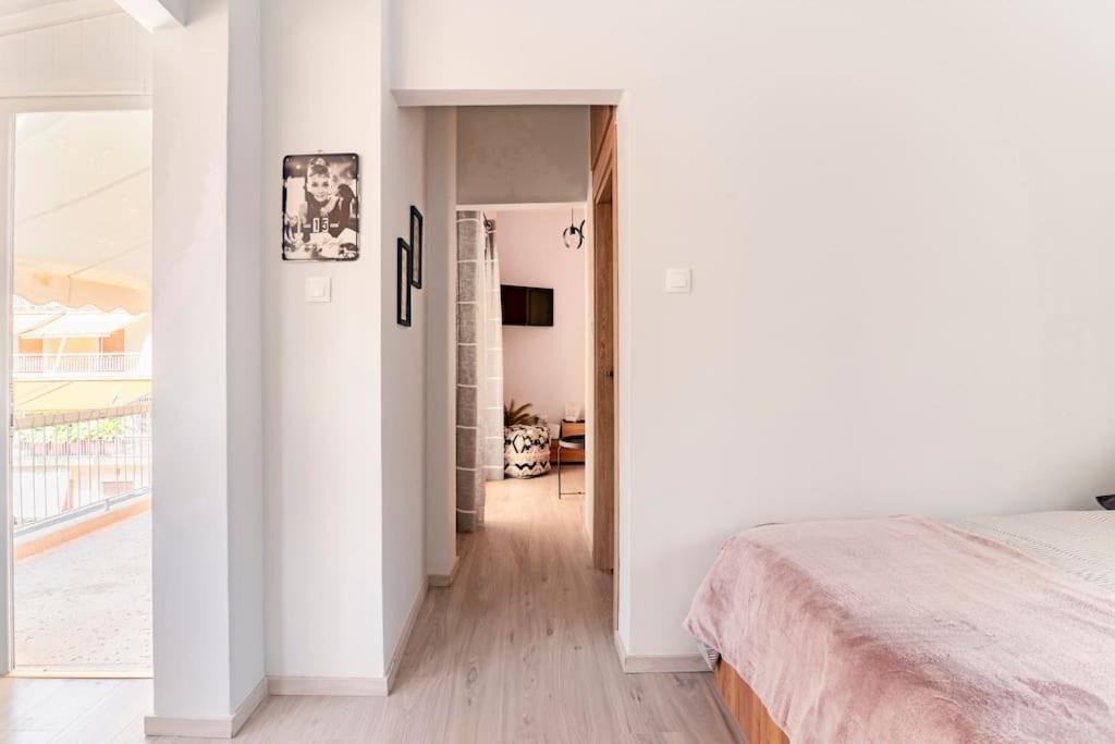 Under The Hill Apartment เอเธนส์ ภายนอก รูปภาพ