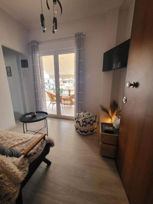 Under The Hill Apartment เอเธนส์ ภายนอก รูปภาพ