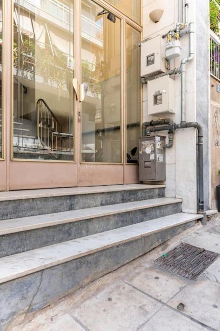 Under The Hill Apartment เอเธนส์ ภายนอก รูปภาพ