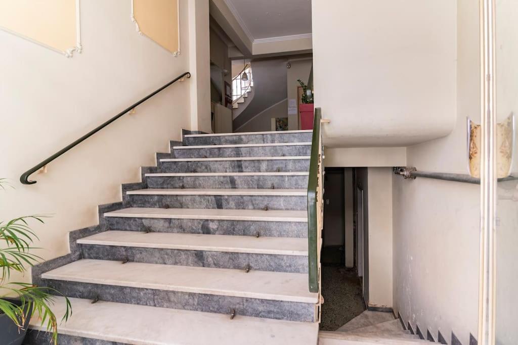 Under The Hill Apartment เอเธนส์ ภายนอก รูปภาพ