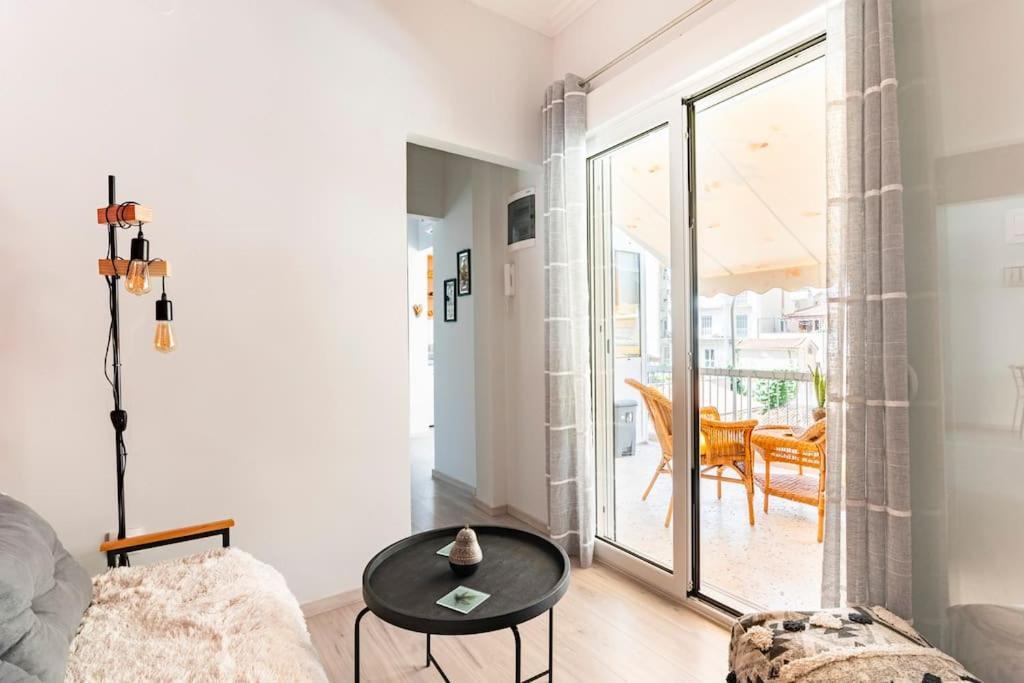 Under The Hill Apartment เอเธนส์ ภายนอก รูปภาพ