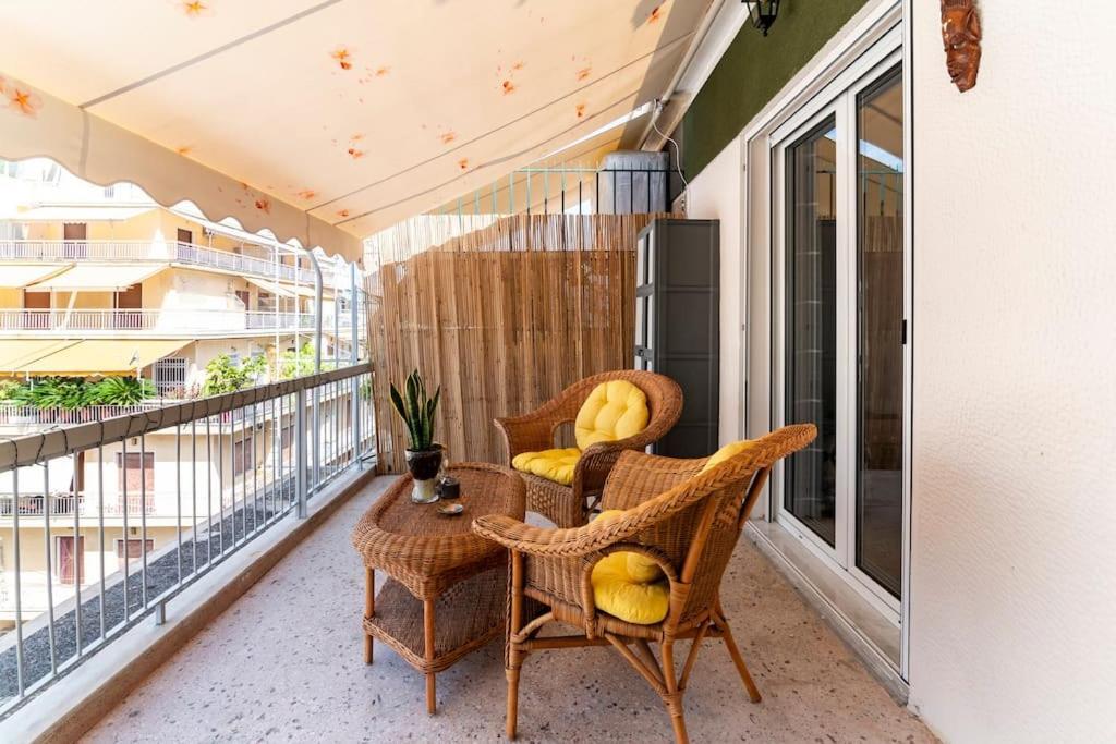Under The Hill Apartment เอเธนส์ ภายนอก รูปภาพ
